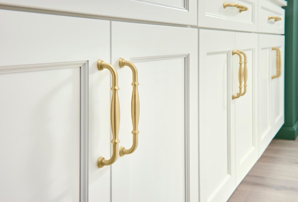Jeffrey Alexander 658-128 Tiffany 5-1/16" (128 mm) Center to Center Classic Transitional Cabinet Handle/Drawer Pull with Step Details -