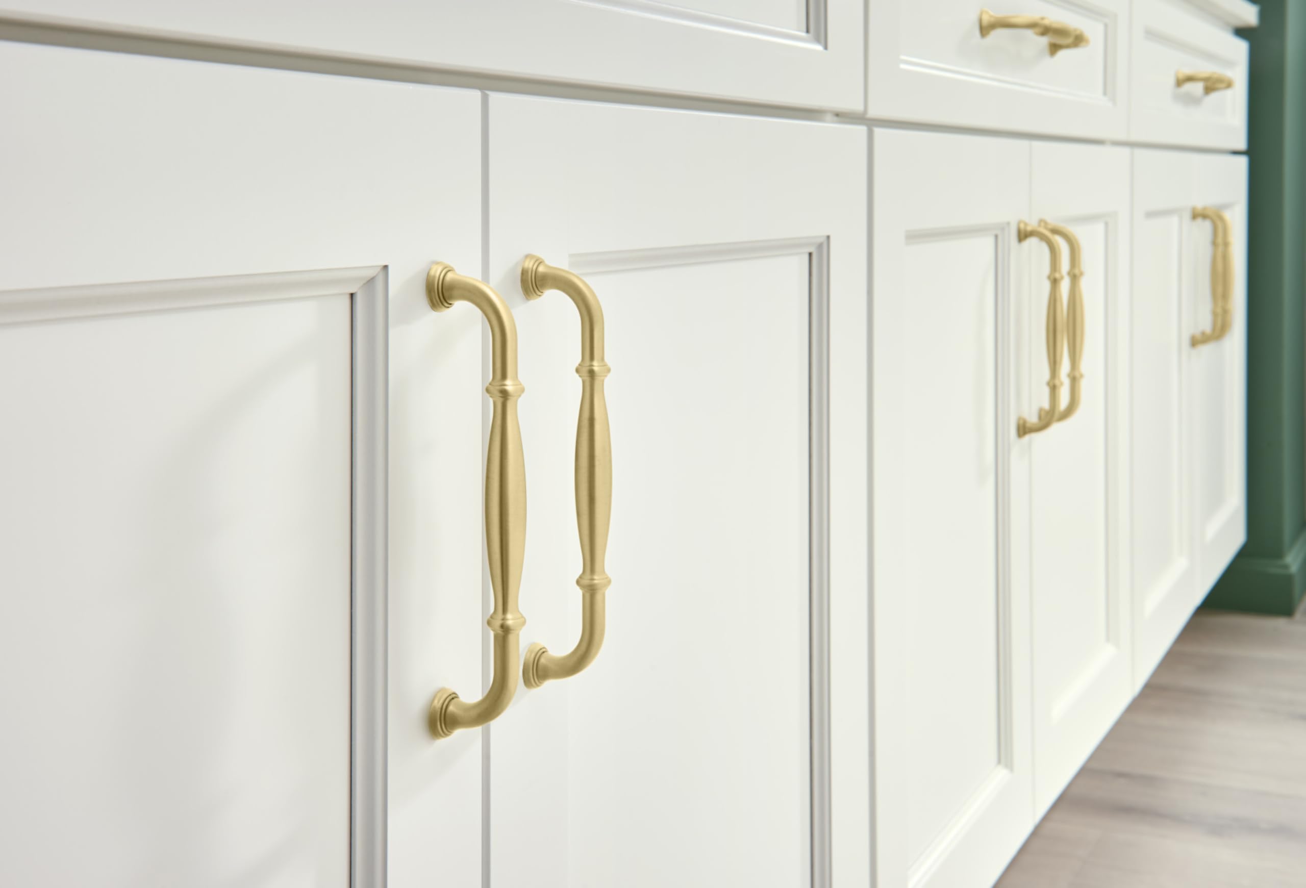 Jeffrey Alexander 658-128 Tiffany 5-1/16" (128 mm) Center to Center Classic Transitional Cabinet Handle/Drawer Pull with Step Details -